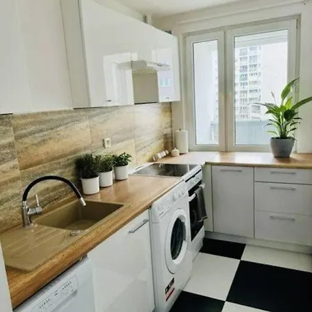 With Balcony Near Bulwary Wislane Wwa67 * Varšava