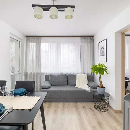 With Balcony Near Bulwary Wislane Wwa67 * Varsovia