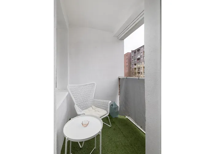 With Balcony Near Bulwary Wislane Wwa67 * Warsaw