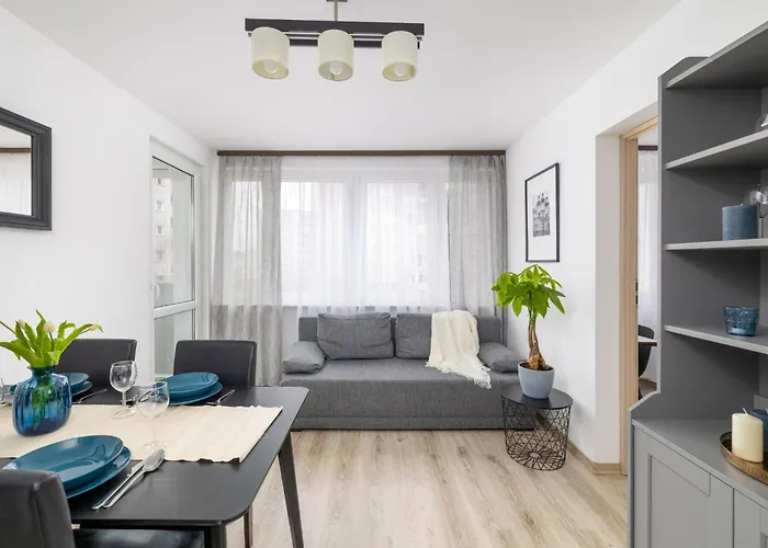 With Balcony Near Bulwary Wislane Wwa67 * Warsaw